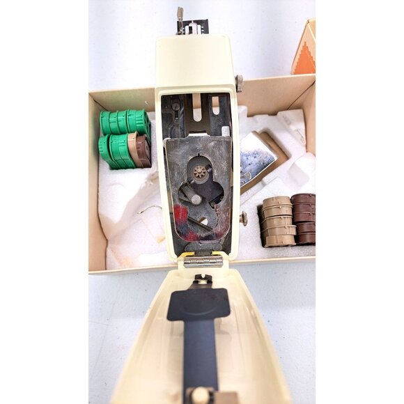 Vintage Singer Professional Buttonholer Vertical Needle Zigzag Machines V102878 - Picture 9 of 9